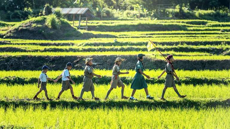 anak mengeksploarasi kemampuan
